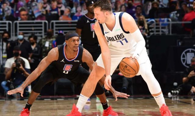 开云体育官网-+22正负值引领全队 你永远可以相信季后赛隆多