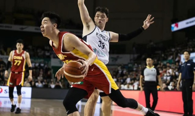 锋线四剑客出鞘！中国男篮世预赛逆转双杀，剑指世界杯！