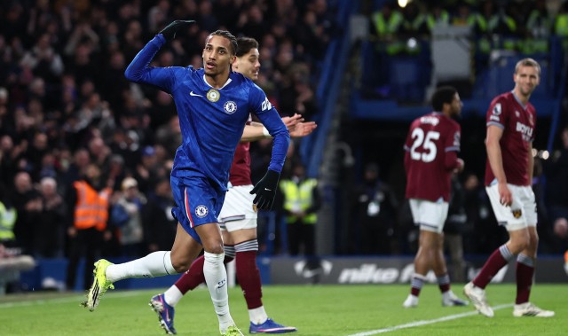 开云入口-佩德罗谈戴帽：这是梦幻般的夜晚 詹姆斯让我在球迷面前跳桑巴