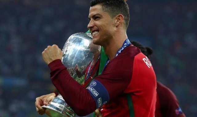 开云平台-2016的C罗到2022的梅西: 干就干好，争就争王