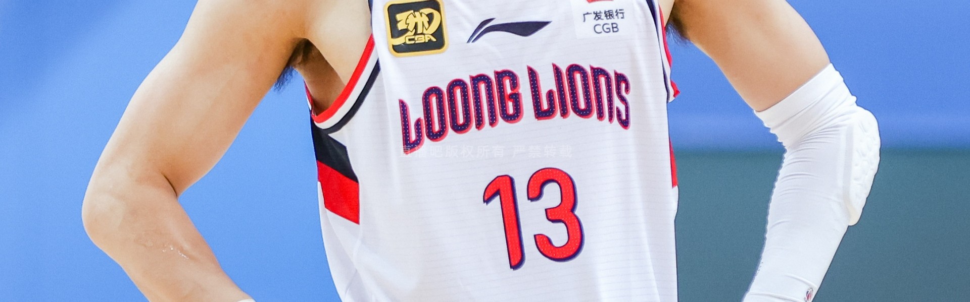 开云体育-媒体人：郭艾伦命途多舛 很多球迷希望他在某个时间节点叶落归根