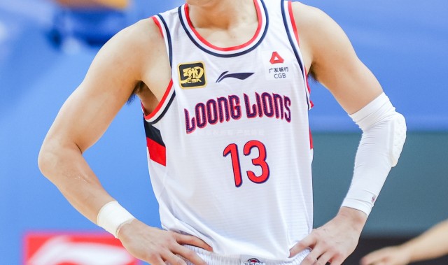 开云体育-媒体人：郭艾伦命途多舛 很多球迷希望他在某个时间节点叶落归根