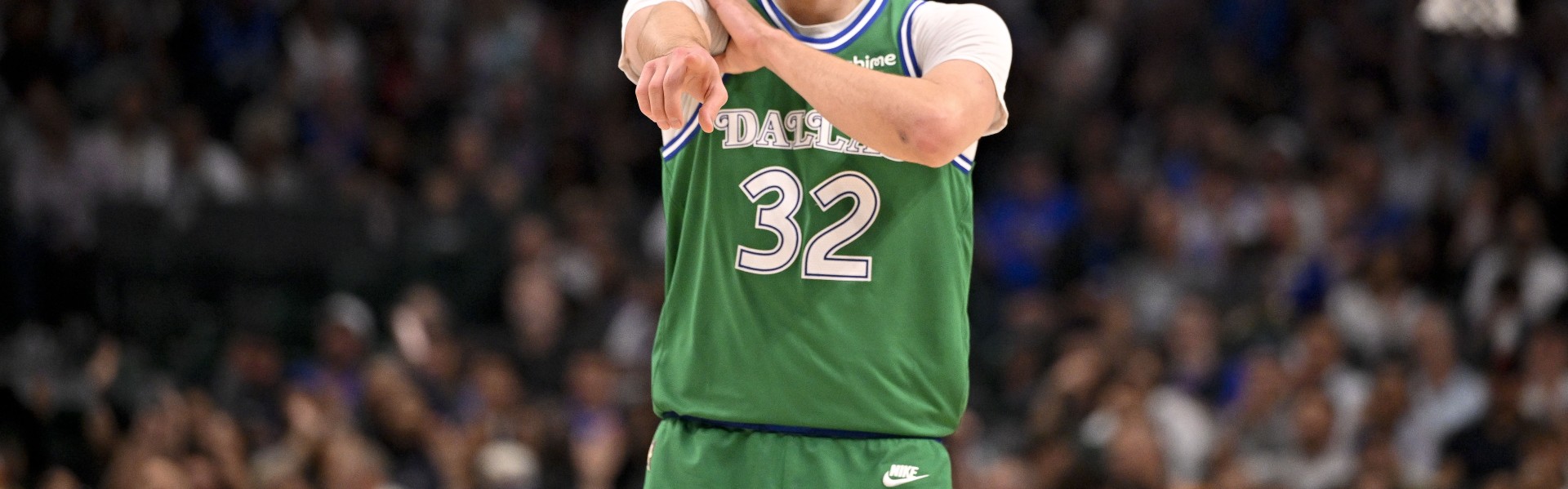 开云下载-稍有回落！弗拉格4月至今场均40.3分断层领跑 乔丹恩比德分列二三