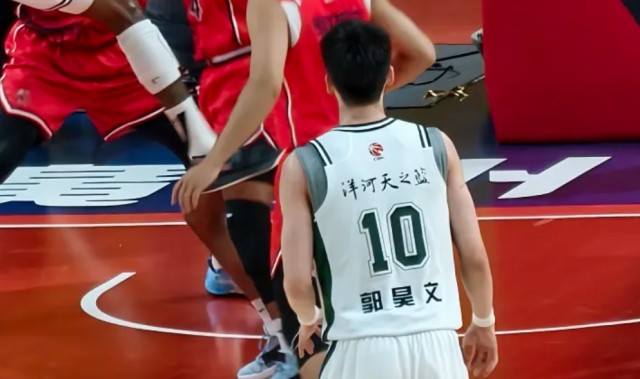 开云APP-郭昊文是真带不动同曦！连突带投轰30分，全场扛着前进，队友太菜