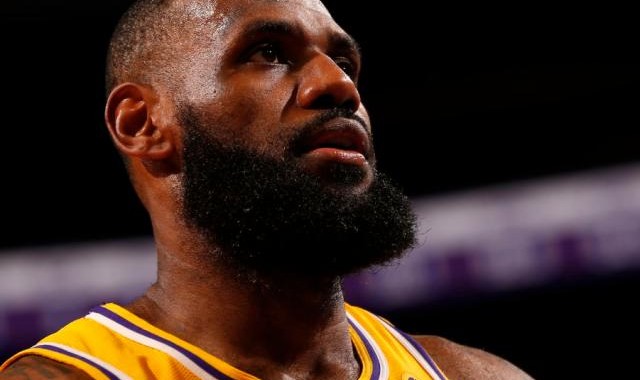 开云体育官网-全明星正赛即将揭幕 詹姆斯还将斩获多少纪录？